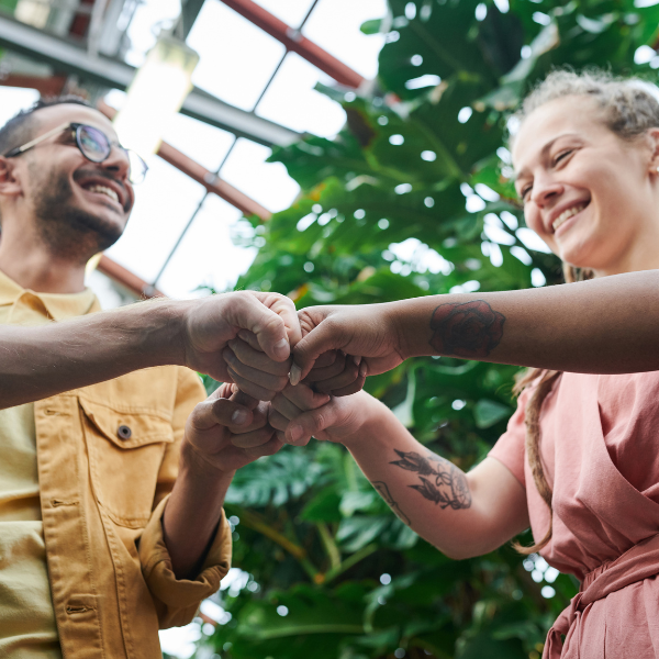 Jak budować silną społeczność wokół swojej marki? Kluczowe strategie i wskazówki