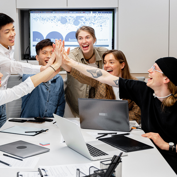 Czy delegowanie naprawdę działa przy małym zespole? Przewodnik dla małych firm produkcyjno-usługowych