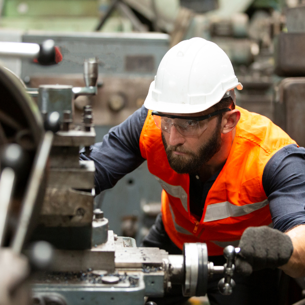 Jak ograniczyć przestoje w produkcji bez kupowania nowych maszyn