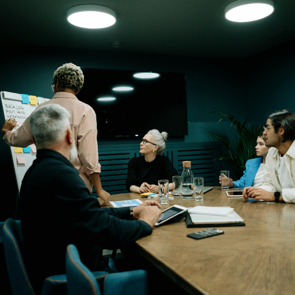 Strategia w biznesie – modele kontra dynamika, asymetrie i emergencja