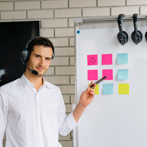 automatyzacja marketingu – praktyczny wpis dla właścicieli i menedżerów MŚP: definicja, korzyści, narzędzia (HubSpot, MailerLite, ActiveCampaign itp.), integracje z CRM/ERP, segmentacja, lead nurturing, omnichannel, KPI i ROI.