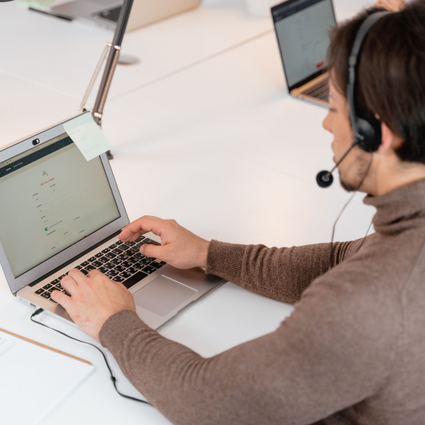 CRM dla handlowca – jakie narzędzie wybrać w małej firmie?