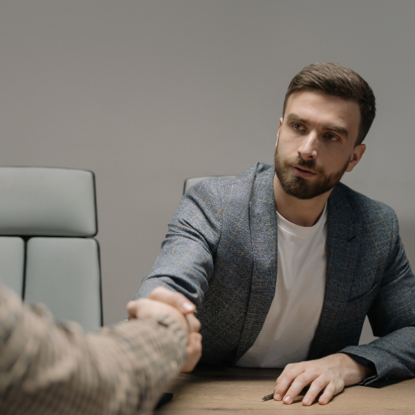 Czy warto korzystać z doradcy biznesowego?